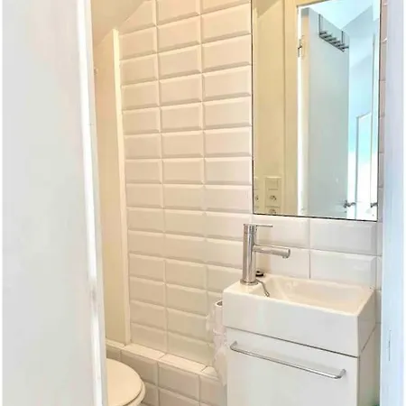 Apartment Studio On The Attic-5 Min From Sea & Main Street Nice