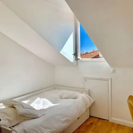 Studio On The Attic-5 Min From Sea & Main Street *