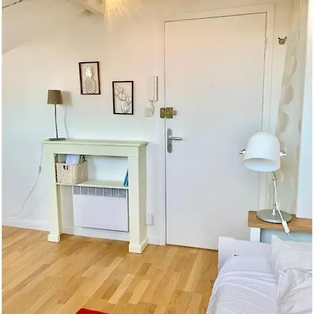 Studio On The Attic-5 Min From Sea & Main Street Apartment *