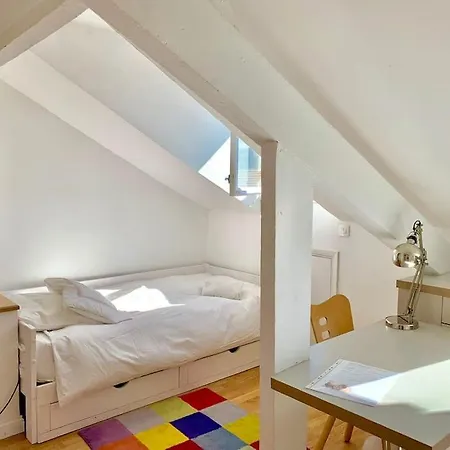 Studio On The Attic-5 Min From Sea & Main Street Apartment Nice