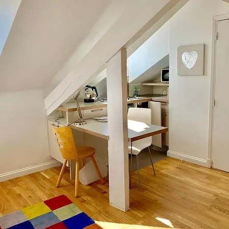 Studio On The Attic-5 Min From Sea & Main Street