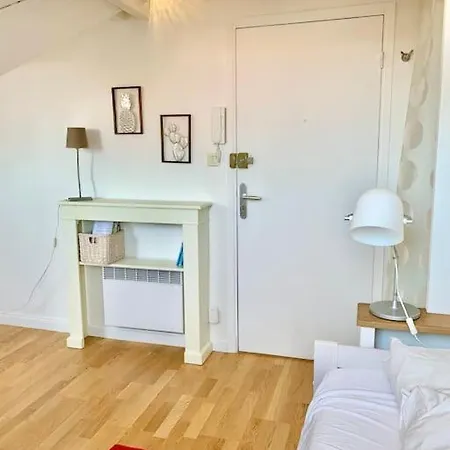 Studio On The Attic-5 Min From Sea & Main Street * Nice