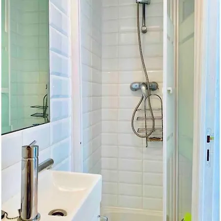 Studio On The Attic-5 Min From Sea & Main Street Apartment Nice