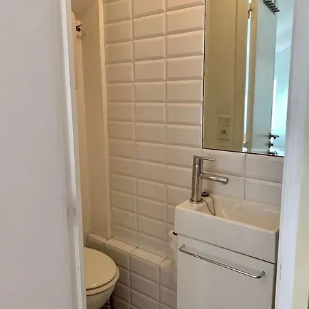 Studio On The Attic-5 Min From Sea & Main Street Apartment *