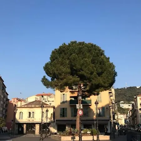 Stylish 4-star Cocoon In The Heart Of The Port Nice