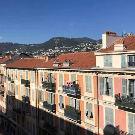 Stylish 4-star Cocoon In The Heart Of The Port Apartment