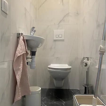Mirela's Private With Key, Ac, Lift & Balcony In The Center Of On The Cote D'azur Nice