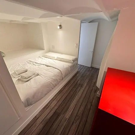 Appartement Carre D'or: Very Calm Cozy 2br, With Wi-fi