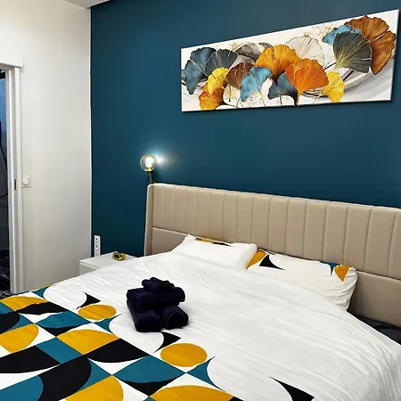 Liberation - Luxury & Design Apartment, 2 Private With 2 Private Bathroom For 2 Or Max 6 Person, Renovated, Modern, Ac, Wi-fi, Balcony, Calm, Tram