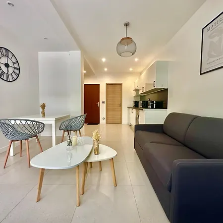 Grand Rénové Proche ! Appartement Nice