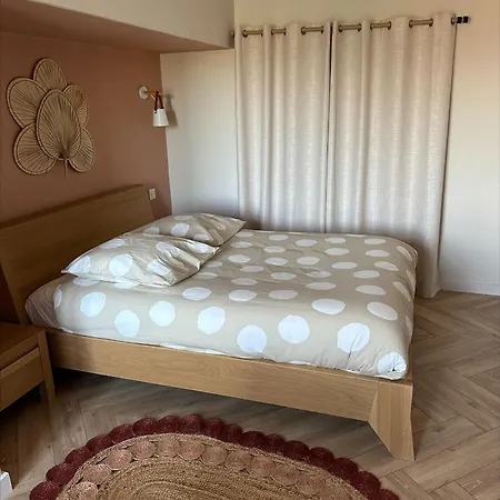 Hébergement de vacances De Charme 6 Pièces Avec Vue Sur Les Hauteurs De *