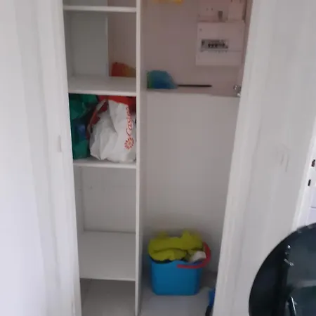 Centre- Small Pied-a-terre Near Beaches Appartement *