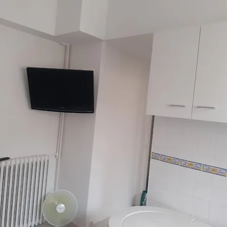 Centre- Small Pied-a-terre Near Beaches Appartement