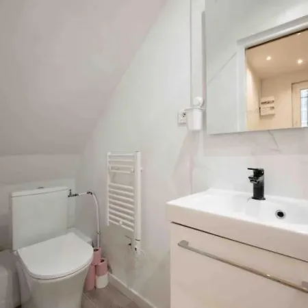 Charming In The Center Of Apartment *