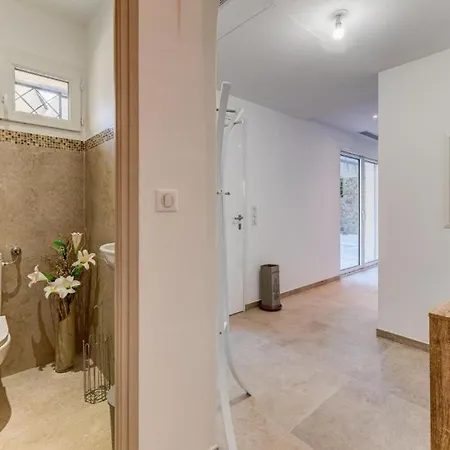 Maison 6 Personnes Avec Jardin Et Parking Privé * Nice