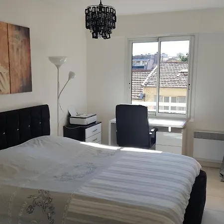 Homestay Chambre Pour 51m2 Avec Grande Terrasse *