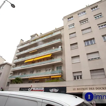 With Air Conditioning Libération *