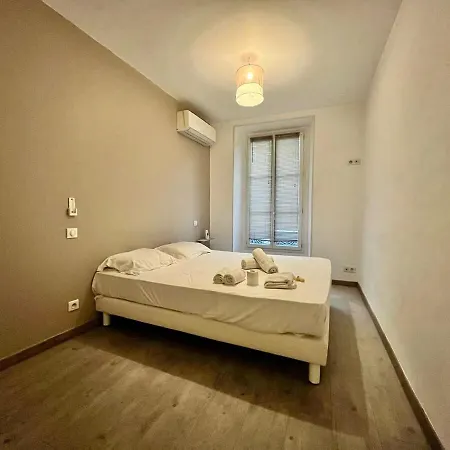 For 2 - Hyper Center Near Tram Apartment *
