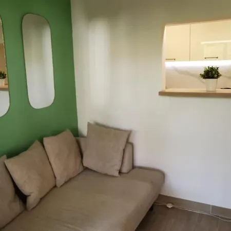 Appartement 2 Pièces Au Calme Avec Terrasse Et Climatisation Nice