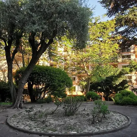 Appartement 2 Pièces Au Calme Avec Terrasse Et Climatisation *