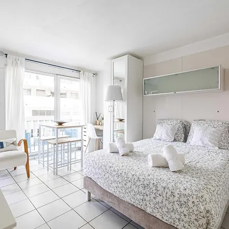 Charming With Pool & Balcony -heart Of Appartement Nice