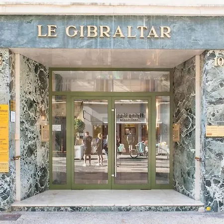 50 Meters From The ! Location In Appartement Nice