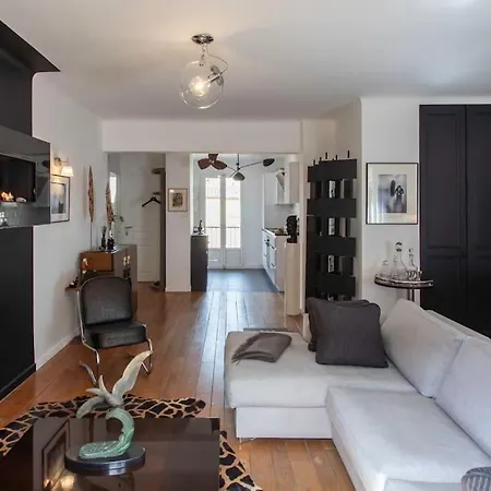 Apartment L30 Styly Old Town Central 2 Balconies 5mins Sea Nice