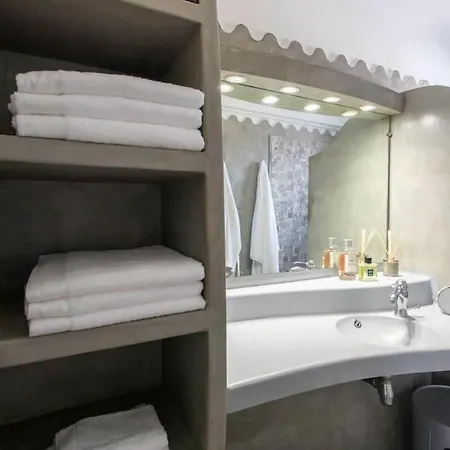 Apartment L30 Styly Old Town Central 2 Balconies 5mins Sea *