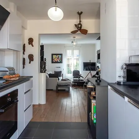 Apartment L30 Styly Old Town Central 2 Balconies 5mins Sea