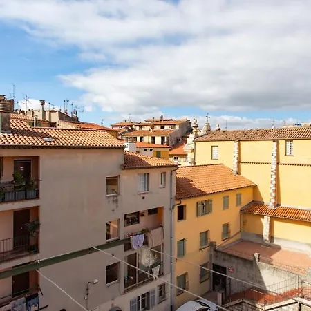 Apartment L30 Styly Old Town Central 2 Balconies 5mins Sea *