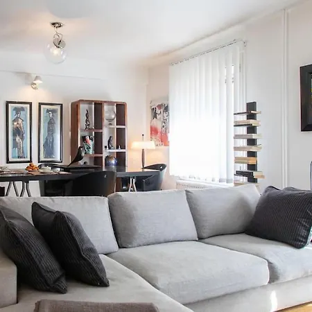 Apartment L30 Styly Old Town Central 2 Balconies 5mins Sea