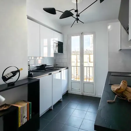 L30 Styly Old Town Central 2 Balconies 5mins Sea Apartment