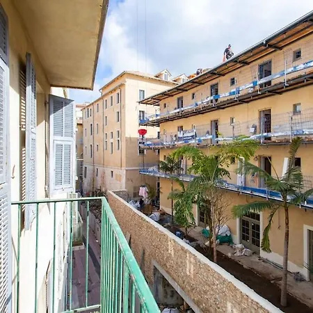 Apartment L30 Styly Old Town Central 2 Balconies 5mins Sea