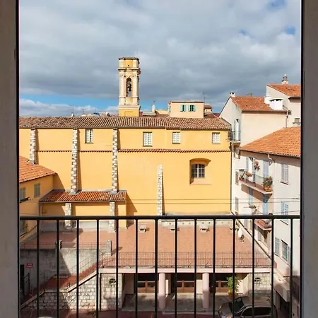 Apartment L30 Styly Old Town Central 2 Balconies 5mins Sea *