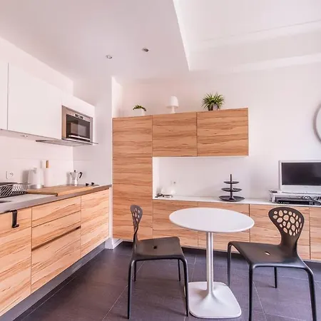 Balcony-beautiful-central-1 Block Beach-a.c-wifi Apartment *