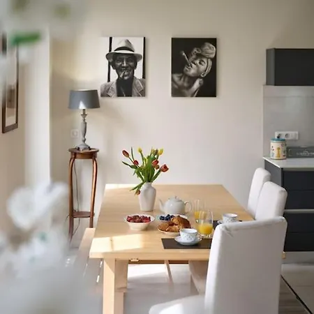 Bronte - Hyper Central, 1 Bedroom With Large Living Apartment