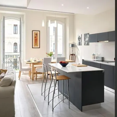 Bronte - Hyper Central, 1 Bedroom With Large Living *