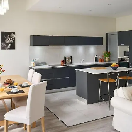 Bronte - Hyper Central, 1 Bedroom With Large Living * Nice