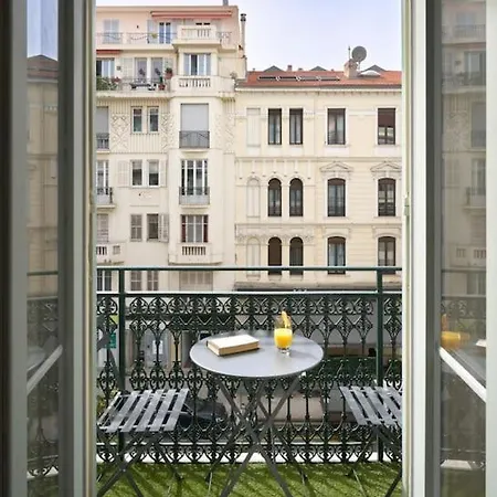 Bronte - Hyper Central, 1 Bedroom With Large Living Apartment Nice