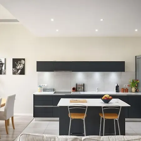 Bronte - Hyper Central, 1 Bedroom With Large Living Apartment Nice