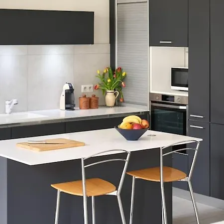Bronte - Hyper Central, 1 Bedroom With Large Living