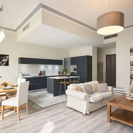 Bronte - Hyper Central, 1 Bedroom With Large Living * Nice