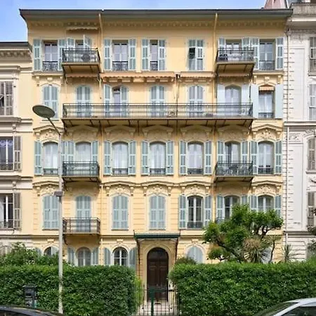 Bronte - Hyper Central, 1 Bedroom With Large Living *