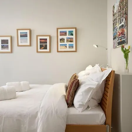 Bronte - Hyper Central, 1 Bedroom With Large Living * Nice