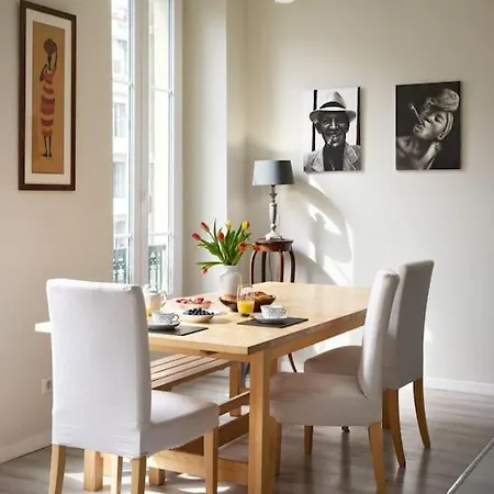 Bronte - Hyper Central, 1 Bedroom With Large Living