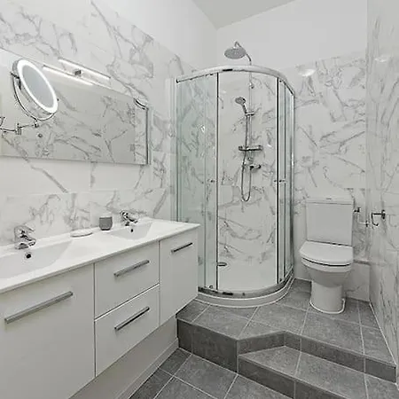 #18 Staywizus - Rossetti 2 Bedrooms Old Ac Apartment *