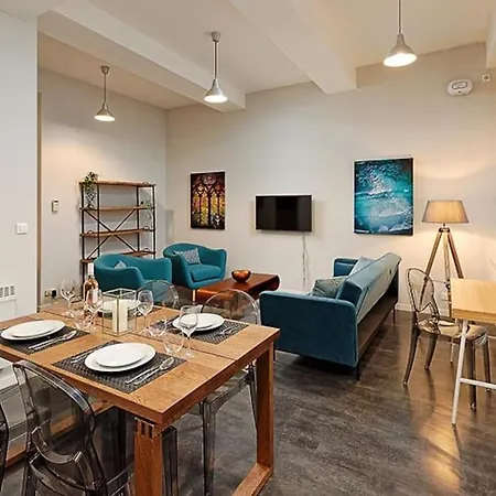#18 Staywizus - Rossetti 2 Bedrooms Old Ac Apartment