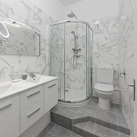 #18 Staywizus - Rossetti 2 Bedrooms Old Ac Apartment