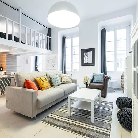 La Petite Chaise Bleue Classe 3 Etoiles Apartment Nice