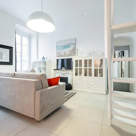 Apartment La Petite Chaise Bleue Classe 3 Etoiles *